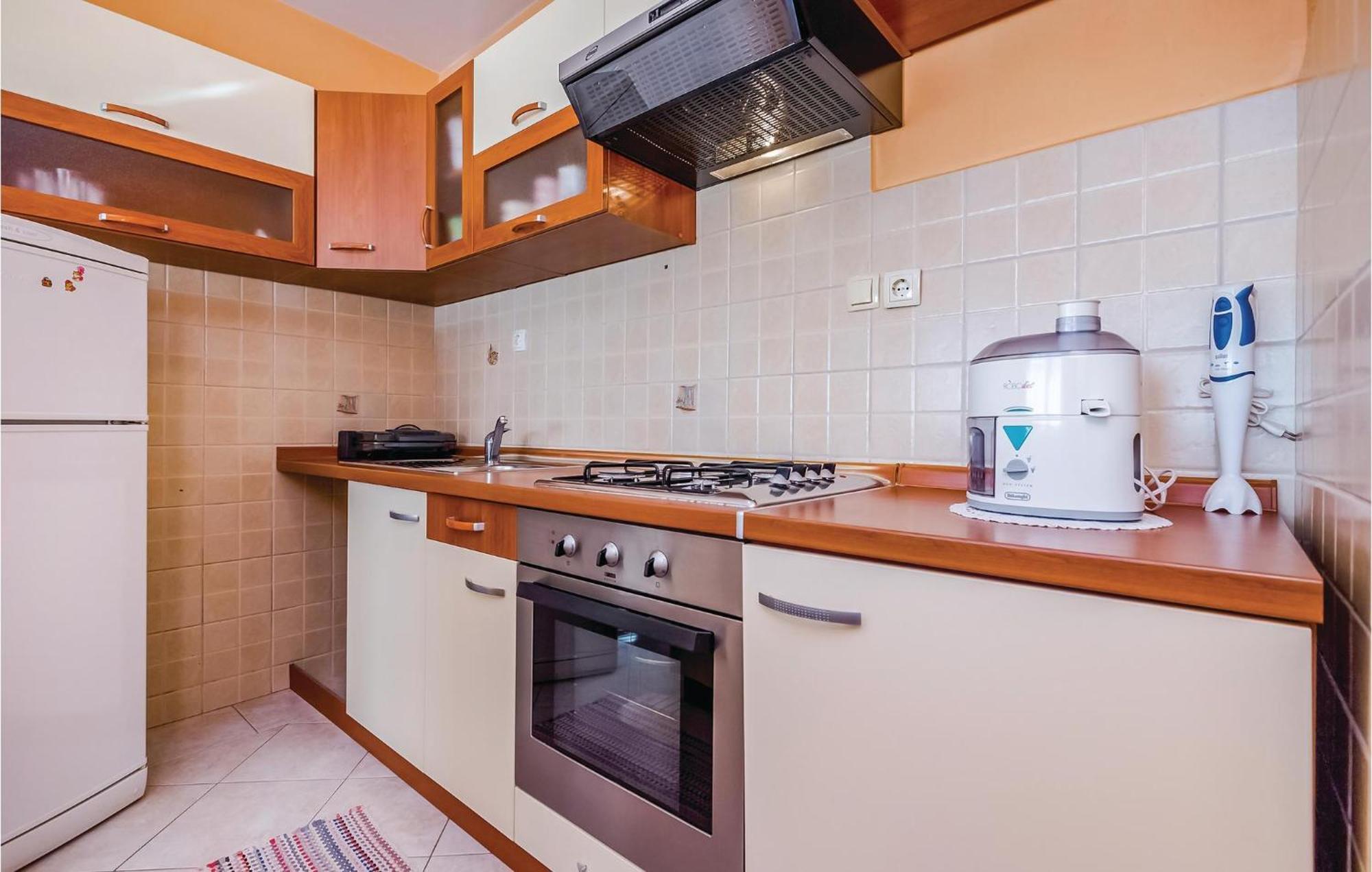 Beautiful Apartment In ノヴィ・ヴィノドロスキー エクステリア 写真
