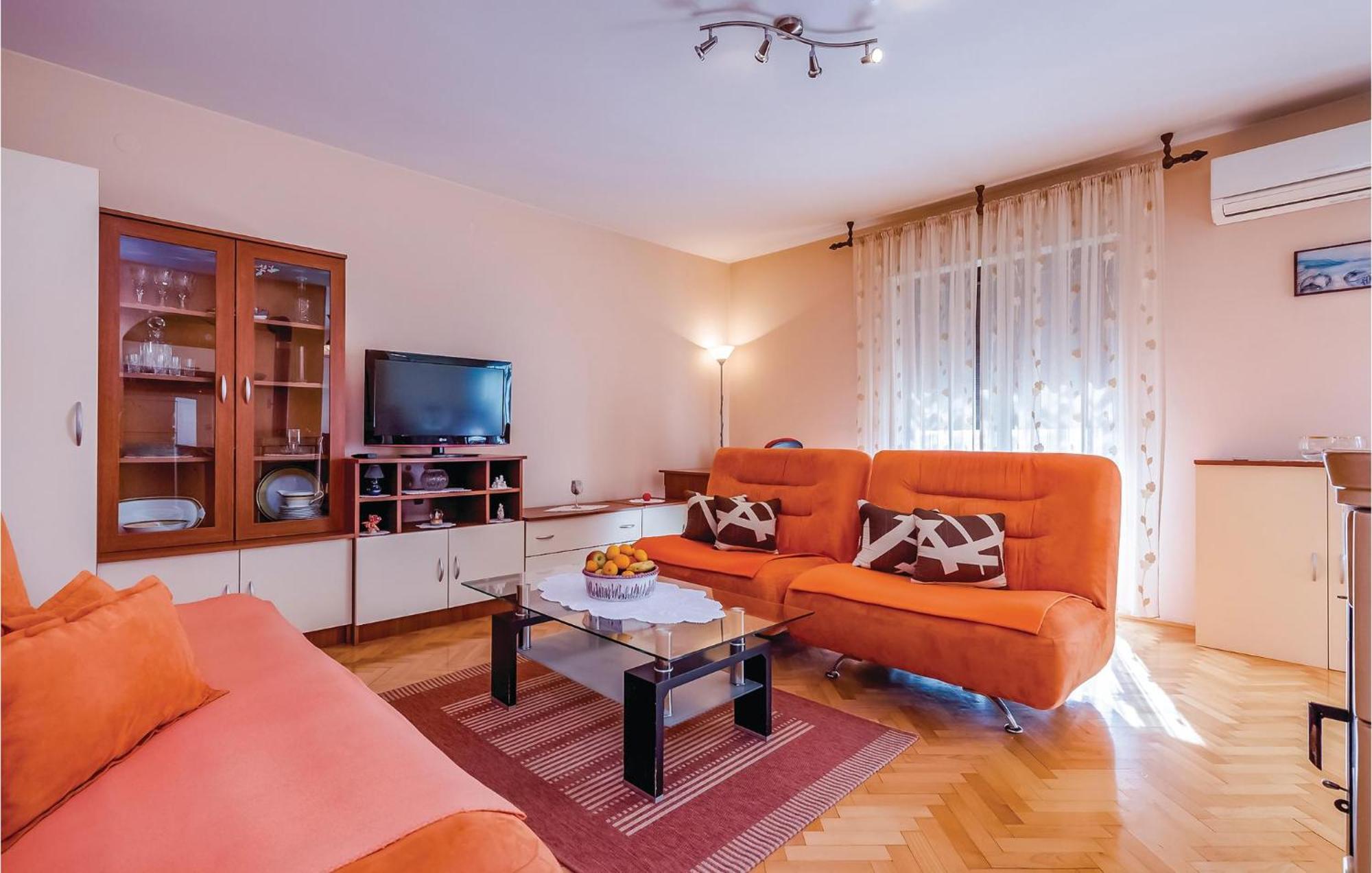 Beautiful Apartment In ノヴィ・ヴィノドロスキー エクステリア 写真